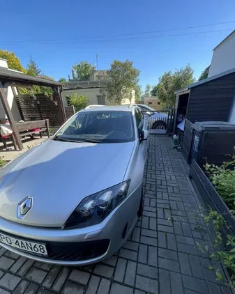 renault małopolskie Renault Laguna cena 14000 przebieg: 218000, rok produkcji 2009 z Poznań